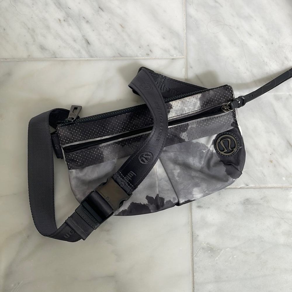 Lululemon belt bag